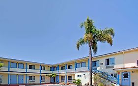 Super 8 by Wyndham Berkeley
