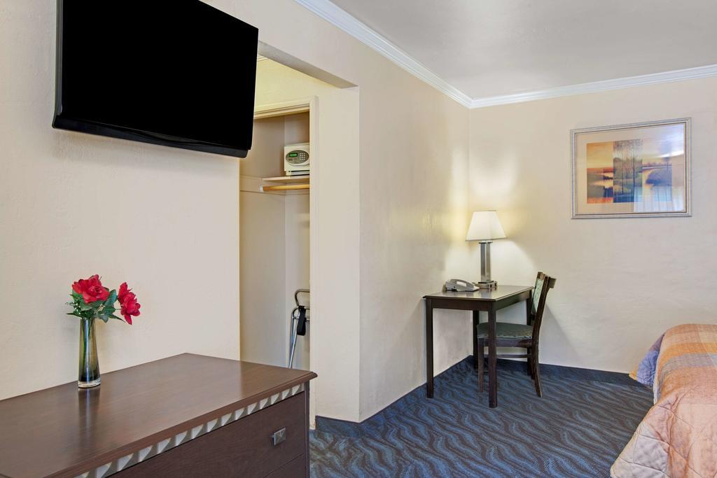 Super 8 by Wyndham Berkeley Motel Eksteriør bilde